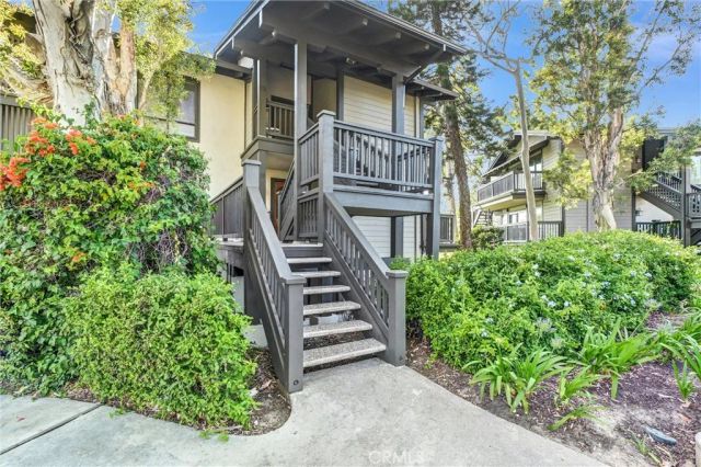 11 Las Brisas 6, Irvine, CA 92612