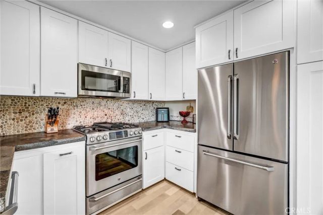11 Las Brisas 6, Irvine, CA 92612