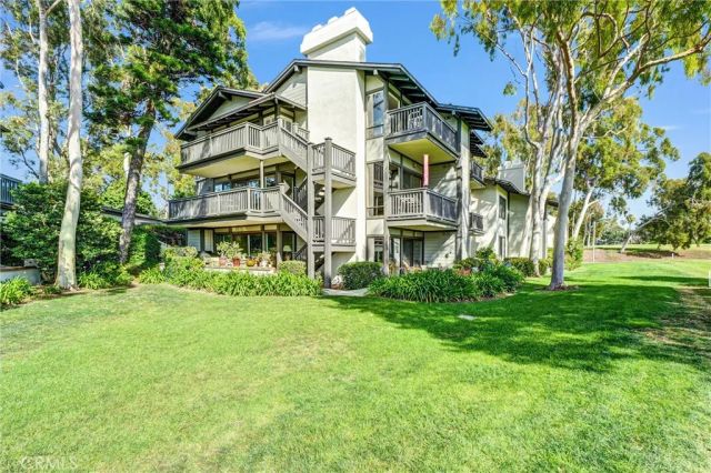 11 Las Brisas 6, Irvine, CA 92612