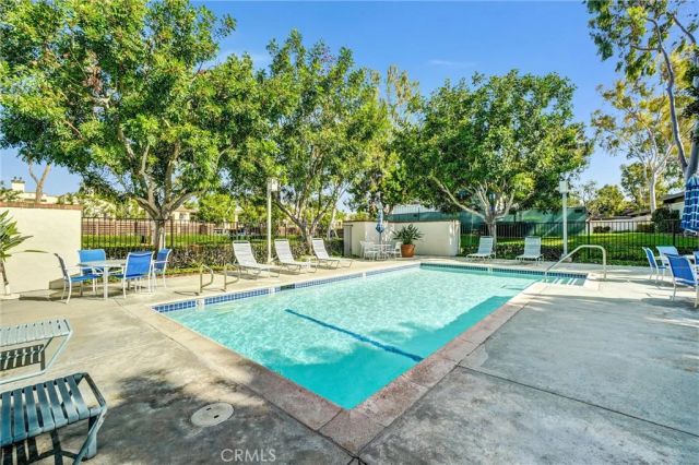 11 Las Brisas 6, Irvine, CA 92612