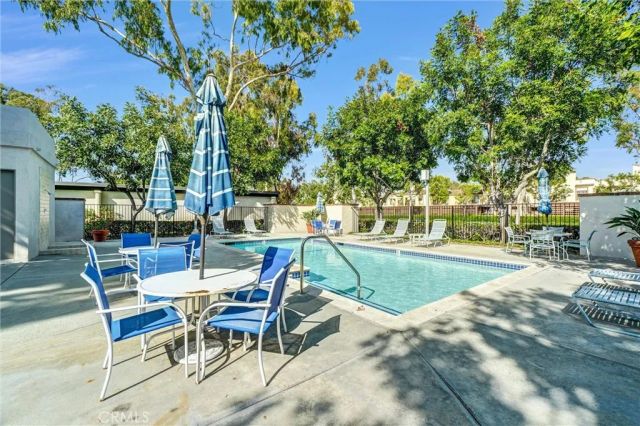 11 Las Brisas 6, Irvine, CA 92612