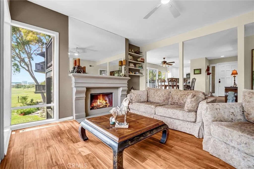 11 Las Brisas 6, Irvine, CA 92612