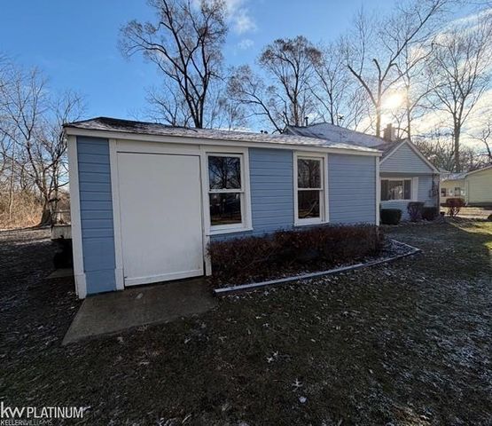 5250 Woodland Lane, East China Twp, MI 48054