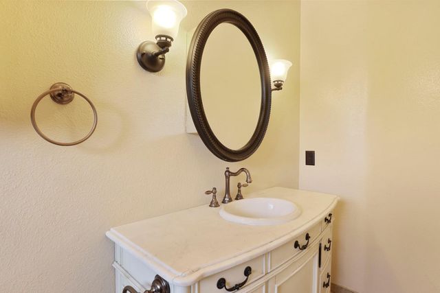 8510 Hautly Ln, Valley Springs, CA 95252