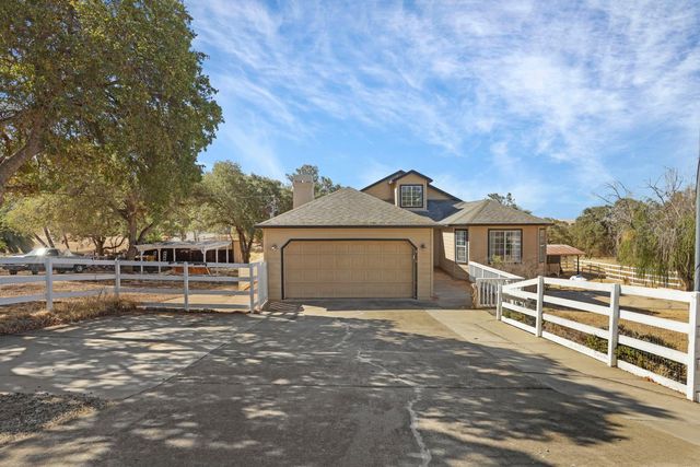 8510 Hautly Ln, Valley Springs, CA 95252