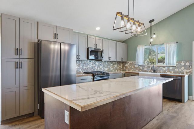 8510 Hautly Ln, Valley Springs, CA 95252