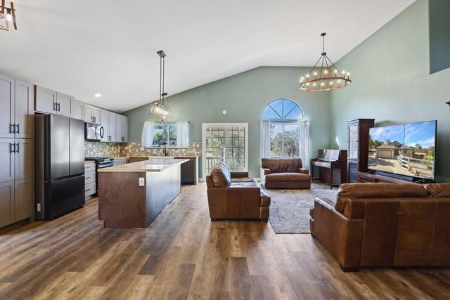 8510 Hautly Ln, Valley Springs, CA 95252