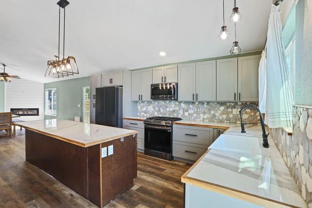 8510 Hautly Ln, Valley Springs, CA 95252