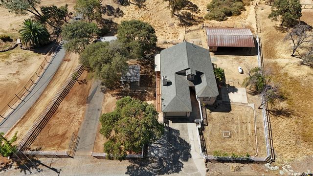8510 Hautly Ln, Valley Springs, CA 95252
