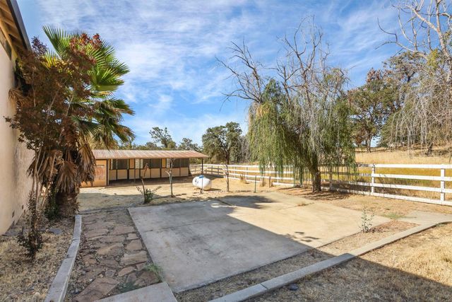 8510 Hautly Ln, Valley Springs, CA 95252