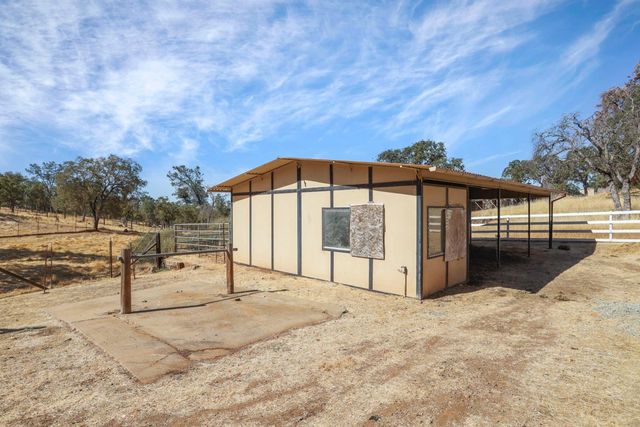 8510 Hautly Ln, Valley Springs, CA 95252