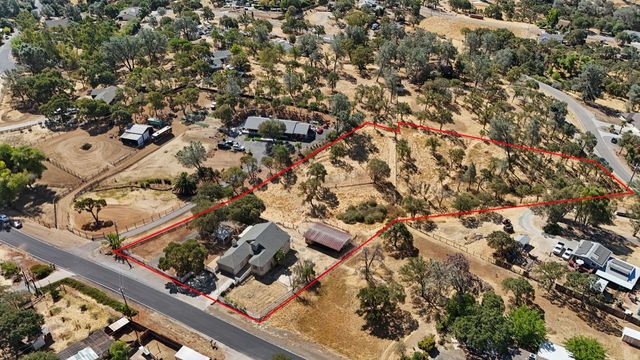 8510 Hautly Ln, Valley Springs, CA 95252