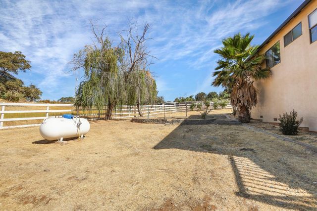 8510 Hautly Ln, Valley Springs, CA 95252