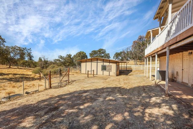 8510 Hautly Ln, Valley Springs, CA 95252