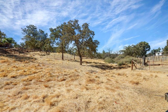 8510 Hautly Ln, Valley Springs, CA 95252