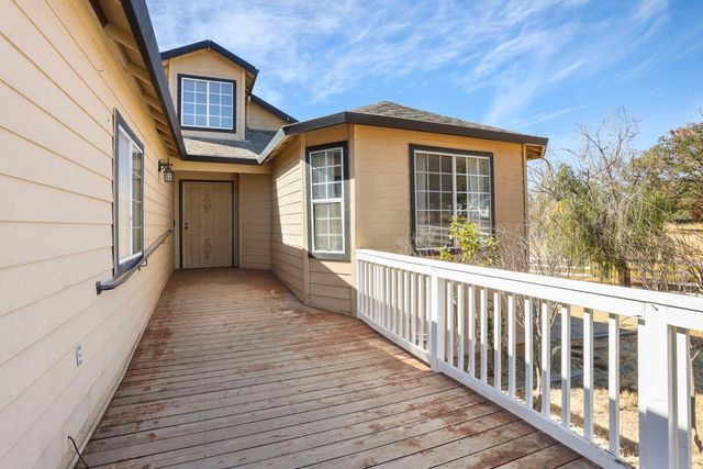 8510 Hautly Ln, Valley Springs, CA 95252