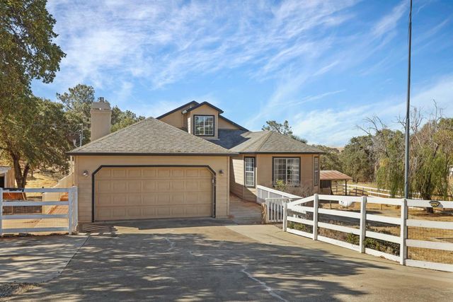 8510 Hautly Ln, Valley Springs, CA 95252