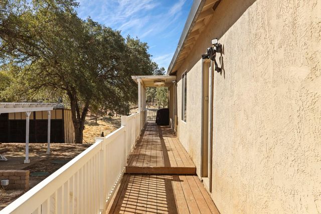 8510 Hautly Ln, Valley Springs, CA 95252