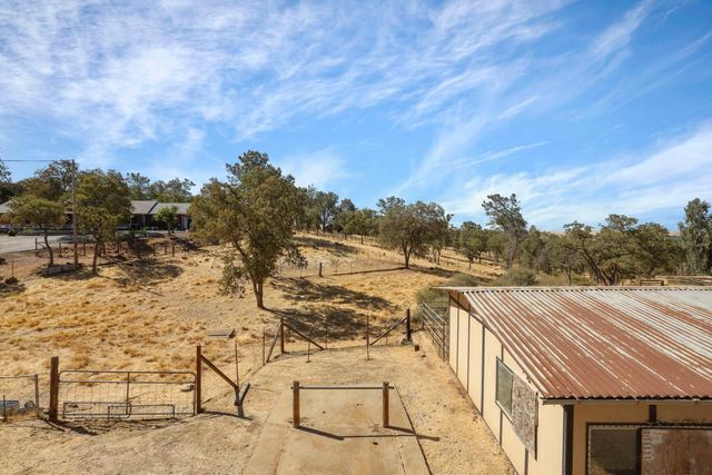 8510 Hautly Ln, Valley Springs, CA 95252