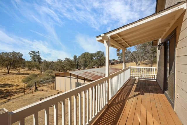 8510 Hautly Ln, Valley Springs, CA 95252