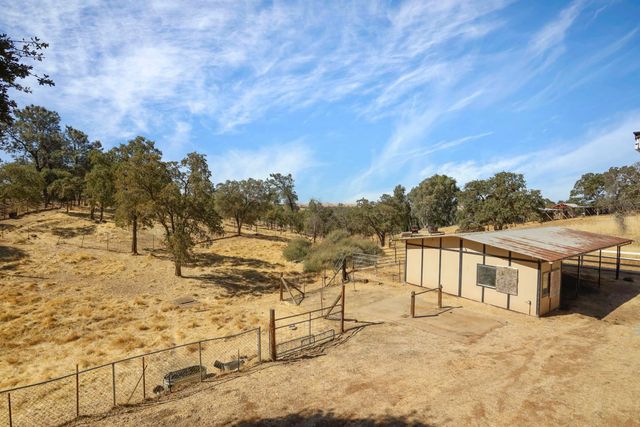 8510 Hautly Ln, Valley Springs, CA 95252