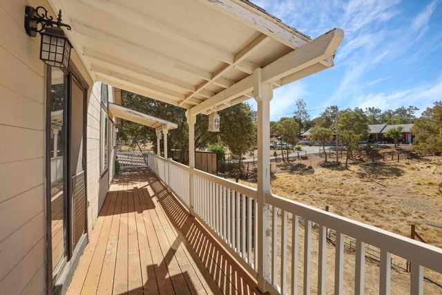 8510 Hautly Ln, Valley Springs, CA 95252