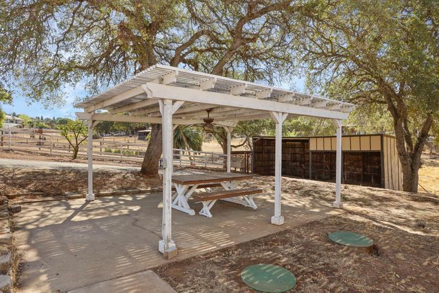 8510 Hautly Ln, Valley Springs, CA 95252