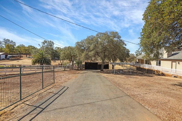 8510 Hautly Ln, Valley Springs, CA 95252