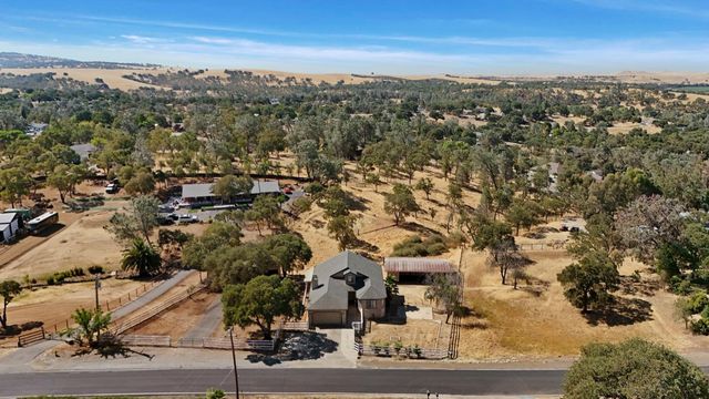 8510 Hautly Ln, Valley Springs, CA 95252