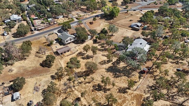 8510 Hautly Ln, Valley Springs, CA 95252