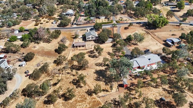 8510 Hautly Ln, Valley Springs, CA 95252