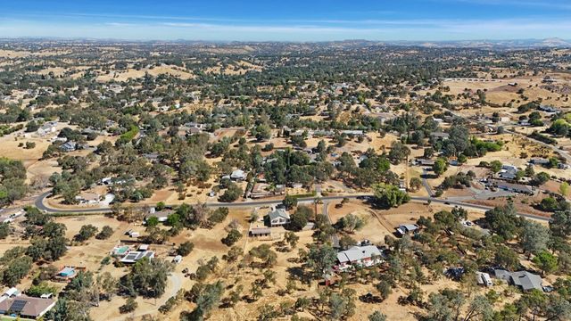 8510 Hautly Ln, Valley Springs, CA 95252