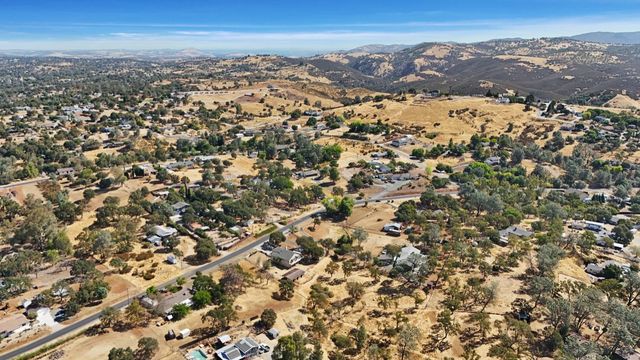 8510 Hautly Ln, Valley Springs, CA 95252
