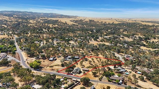 8510 Hautly Ln, Valley Springs, CA 95252