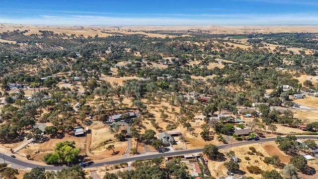 8510 Hautly Ln, Valley Springs, CA 95252