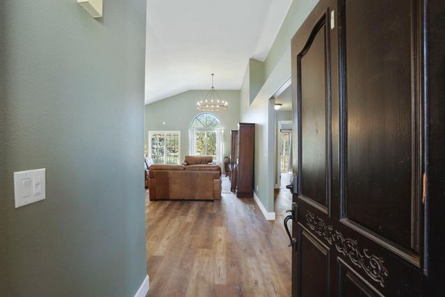 8510 Hautly Ln, Valley Springs, CA 95252