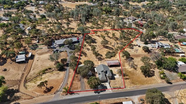 8510 Hautly Ln, Valley Springs, CA 95252