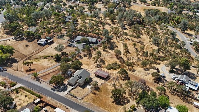 8510 Hautly Ln, Valley Springs, CA 95252