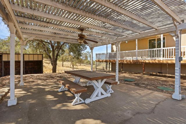 8510 Hautly Ln, Valley Springs, CA 95252