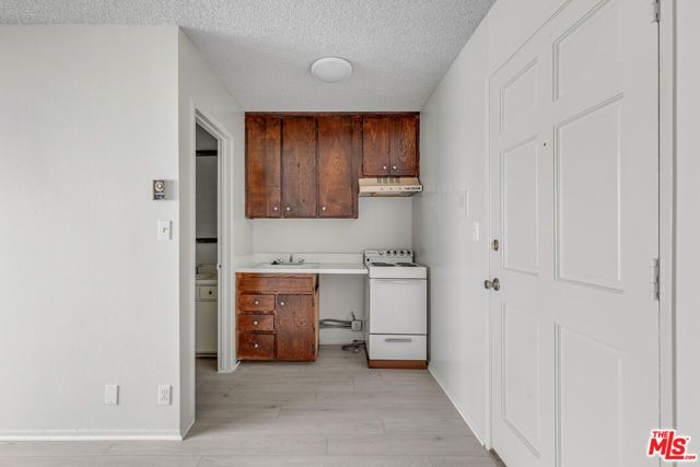 1811 Parnell Avenue 10, Los Angeles, CA 90025