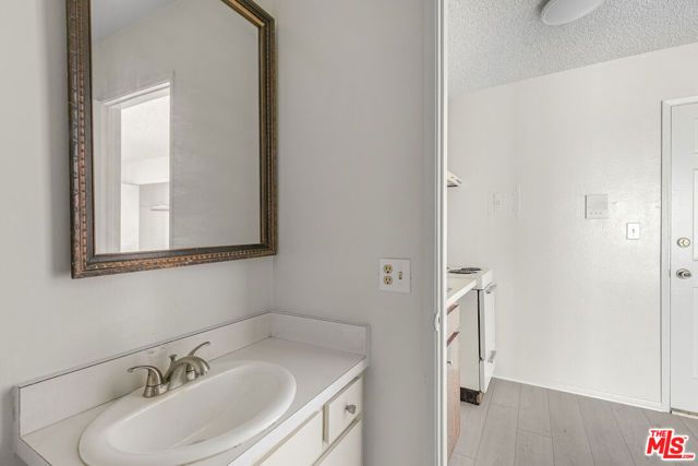 1811 Parnell Avenue 10, Los Angeles, CA 90025