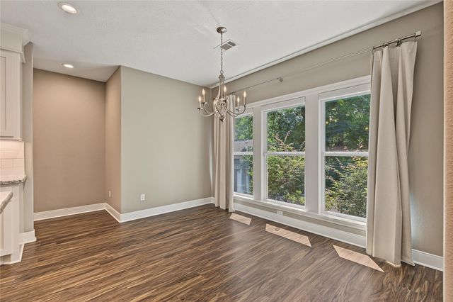 1859 E Lake Drive, Huntsville, TX 77340