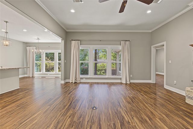 1859 E Lake Drive, Huntsville, TX 77340