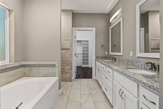 1859 E Lake Drive, Huntsville, TX 77340