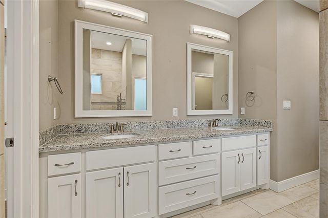 1859 E Lake Drive, Huntsville, TX 77340