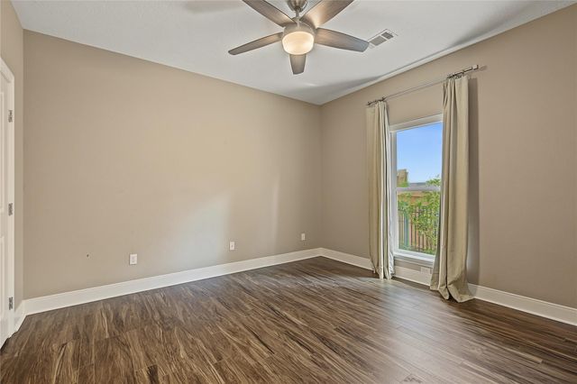 1859 E Lake Drive, Huntsville, TX 77340
