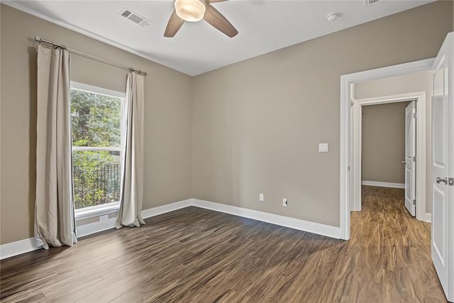 1859 E Lake Drive, Huntsville, TX 77340