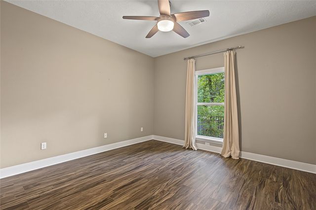 1859 E Lake Drive, Huntsville, TX 77340