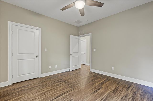 1859 E Lake Drive, Huntsville, TX 77340