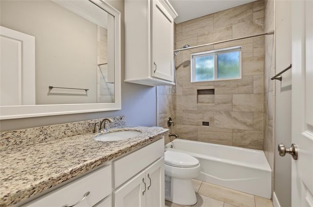 1859 E Lake Drive, Huntsville, TX 77340